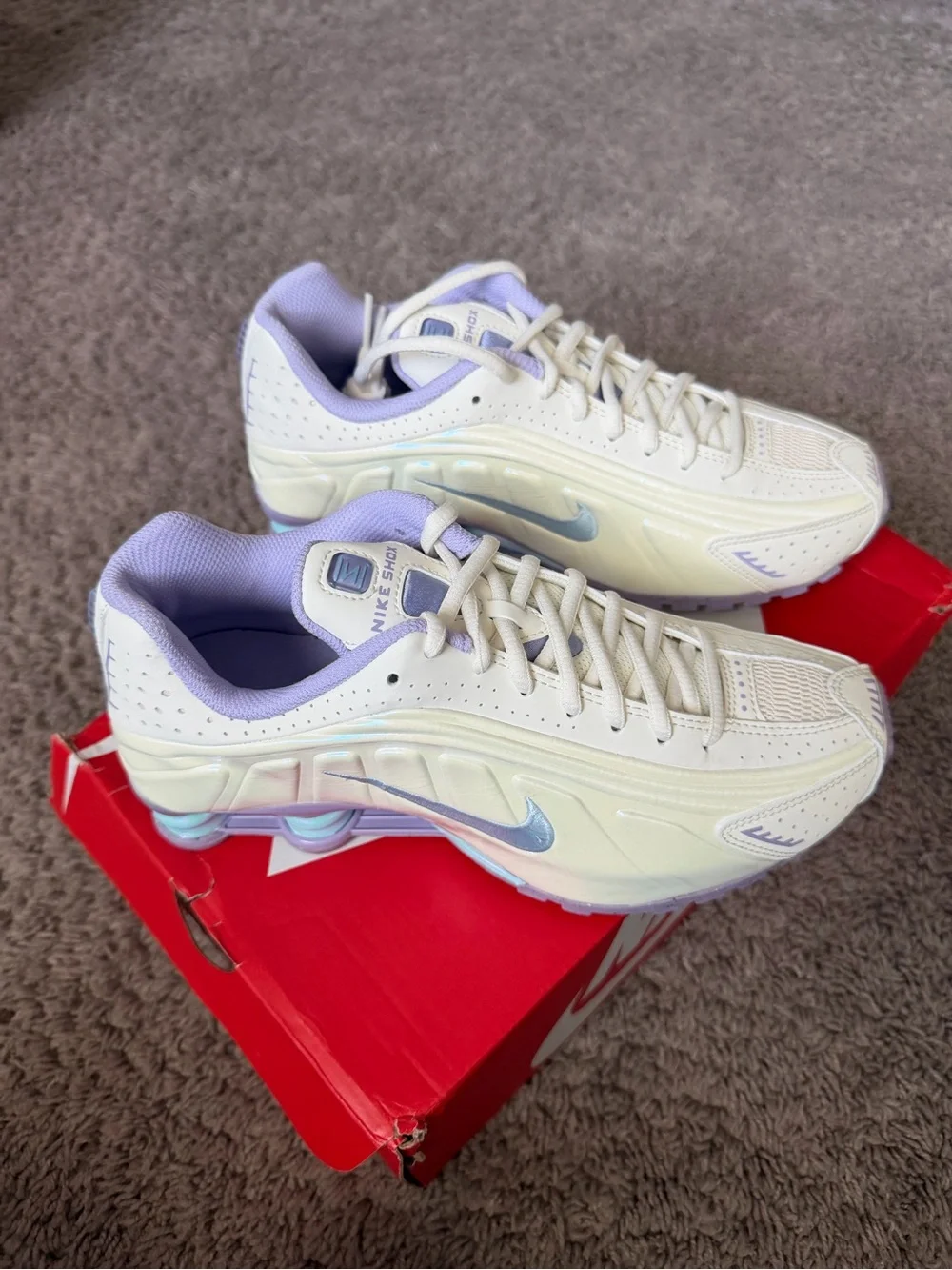 Brand New Nike Shox R4 Iridescent White & Lavender Sneakers